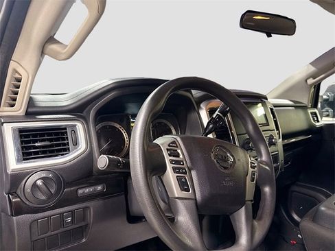 Used 2017 Nissan Titan SV image 11