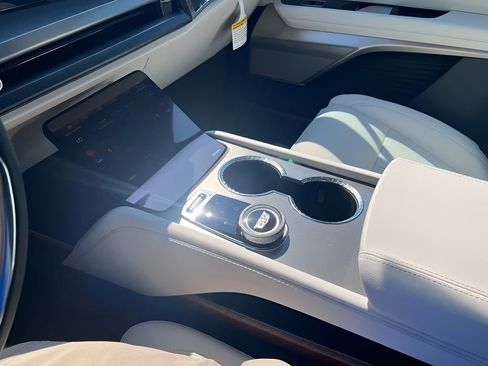 New 2026 Cadillac Vistiq Luxury image 46