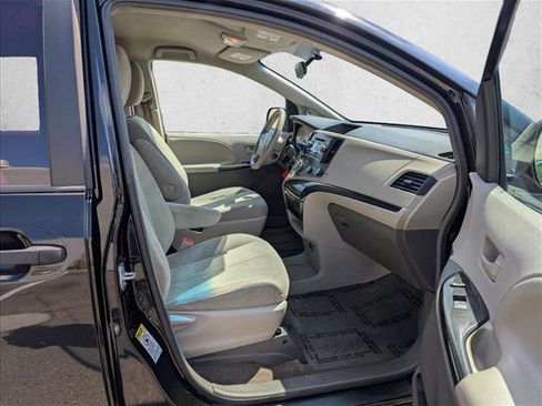 Used 2012 Toyota Sienna FWD image 19