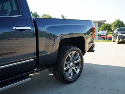Used 2018 Chevrolet Silverado 1500 LTZ Z71 w/ Centennial Edition AWD/4WD image 22