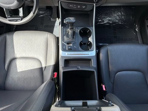 Used 2025 Kia Carnival FWD image 18