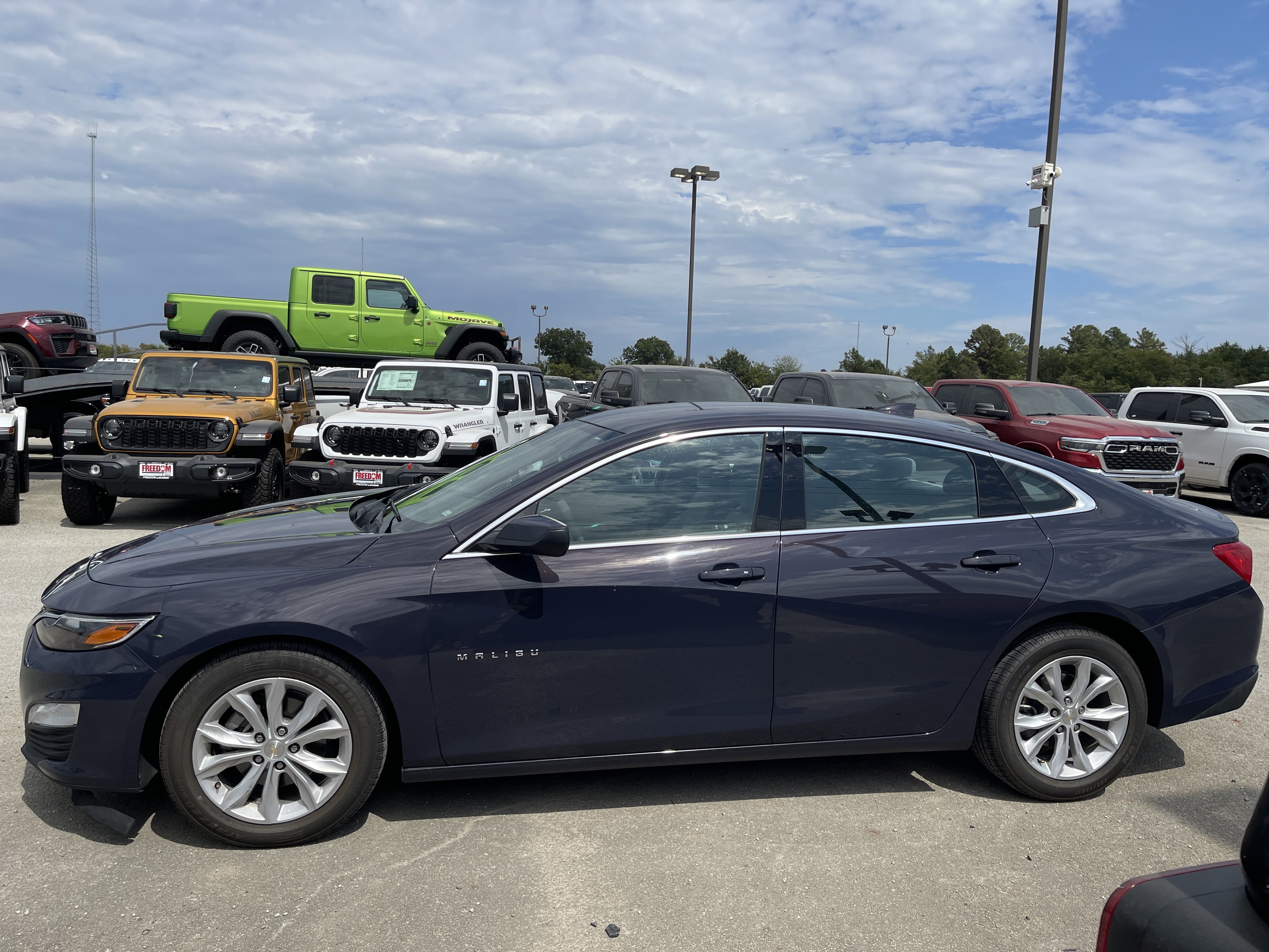 Used 2025 Chevrolet Malibu LT FWD image 7