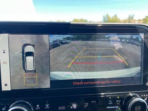 Used 2025 Toyota Highlander Limited AWD/4WD image 19