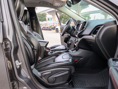 Used 2022 Jeep Cherokee Trailhawk AWD/4WD image 48