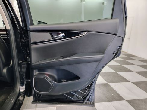 Used 2022 Lincoln Nautilus Reserve AWD/4WD image 16