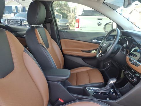 Used 2021 Buick Encore GX Essence w/ Advanced Technology Package FWD image 11