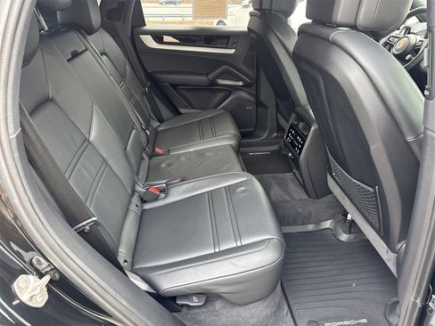 Used 2025 Porsche Cayenne Coupe image 15