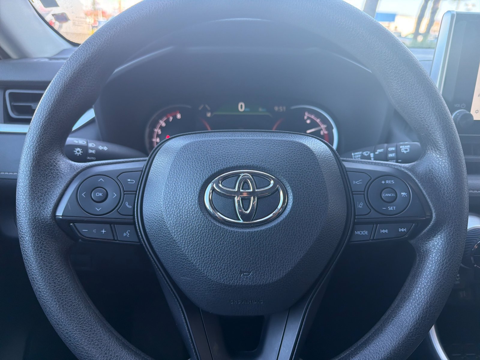 Used 2025 Toyota RAV4 XLE FWD image 26