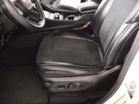 Used 2024 Jeep Grand Cherokee L Altitude image 11