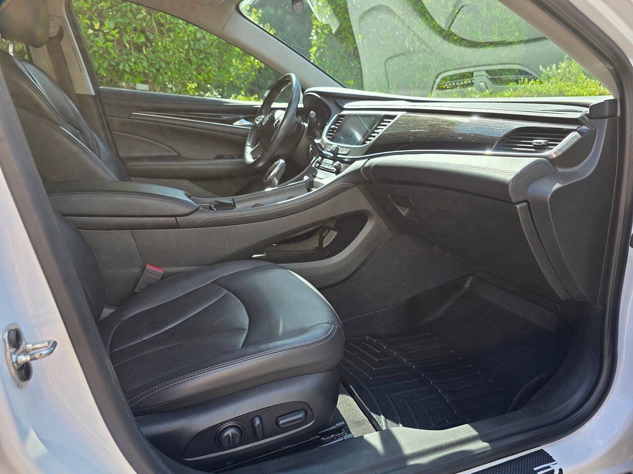 Used 2018 Buick LaCrosse Essence FWD image 30