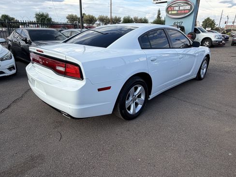 Used 2014 Dodge Charger SE RWD image 5