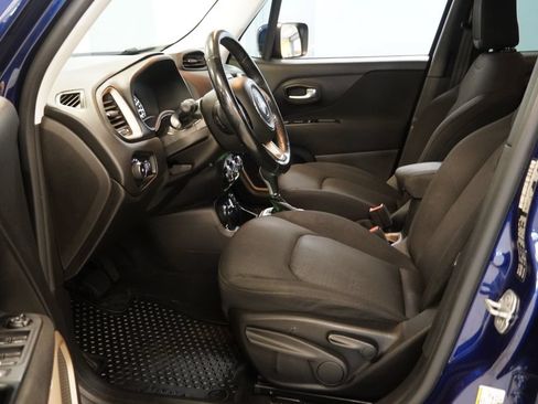 Used 2017 Jeep Renegade Latitude w/ Cold Weather Group AWD/4WD image 4