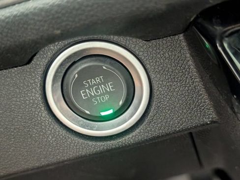 Used 2025 Chevrolet Traverse LT w/ Driver Confidence Package FWD image 23