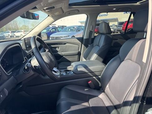 Used 2025 Honda Pilot Touring image 18