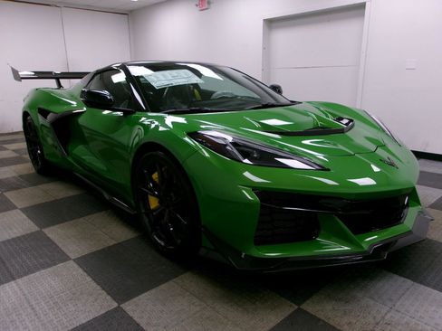 New 2026 Chevrolet Corvette ZR1 w/ ZR1 Carbon Fiber Aero Package image 16