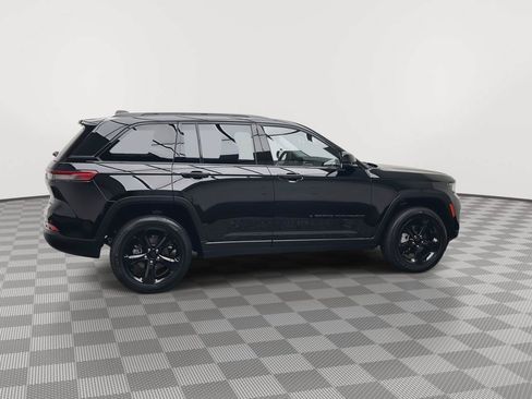 Used 2023 Jeep Grand Cherokee Limited w/ Black Appearance Package AWD/4WD image 41