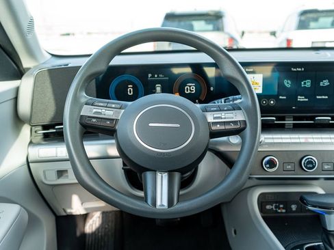 Certified 2025 Hyundai Kona SE image 14