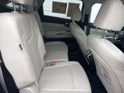 Used 2024 Kia Sorento S w/ Panoramic Sunroof Package image 30