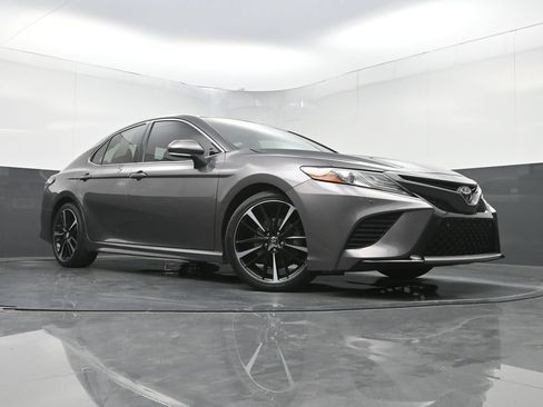 Used 2018 Toyota Camry XSE FWD image 22