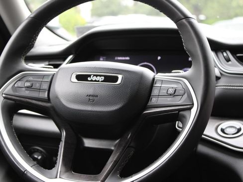 Used 2023 Jeep Grand Cherokee L Limited w/ Luxury Tech Group II AWD/4WD image 12
