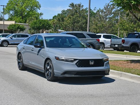 Used 2025 Honda Accord Sport image 6