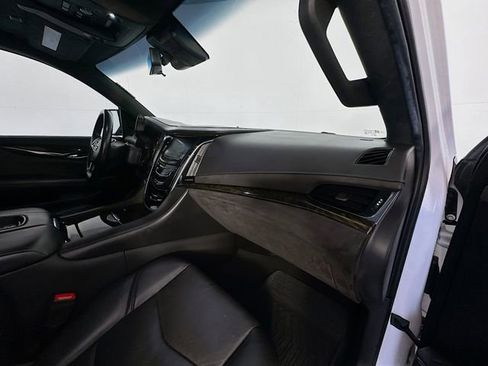 Used 2019 Cadillac Escalade ESV Platinum AWD/4WD image 30
