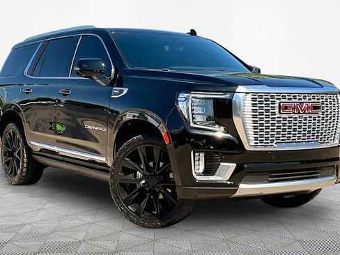 Used 2021 GMC Yukon Denali w/ Denali Premium Package AWD/4WD image 3