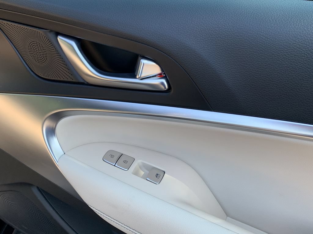 Certified 2026 Genesis G70 2.5T RWD image 33