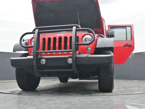 Used 2015 Jeep Wrangler Unlimited Rubicon image 40