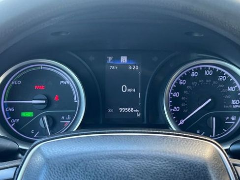 Used 2021 Toyota Camry LE image 28