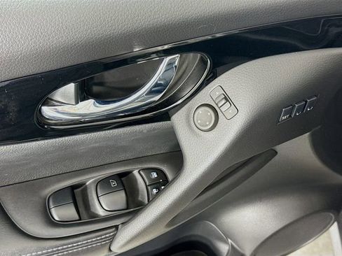 Used 2022 Nissan Rogue Sport SL w/ Premium Package image 18