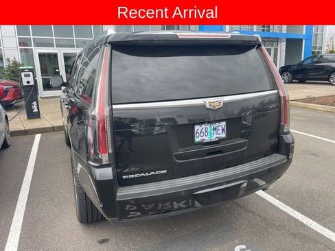 Used 2020 Cadillac Escalade Platinum image 4