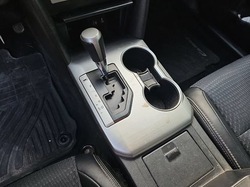 Used 2014 Toyota Camry SE w/ Moonroof Package FWD image 23