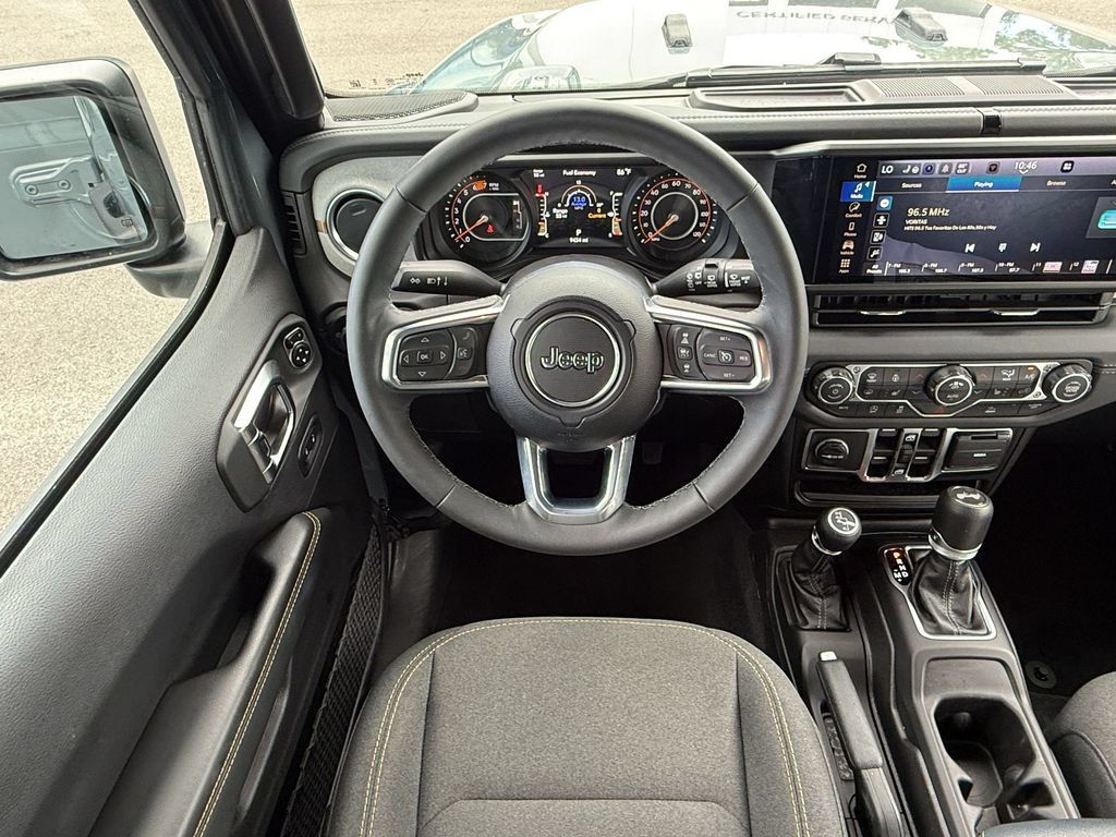 Used 2026 Jeep Wrangler Unlimited Sahara AWD/4WD image 15