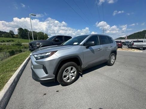 Used 2024 Toyota RAV4 LE FWD image 6