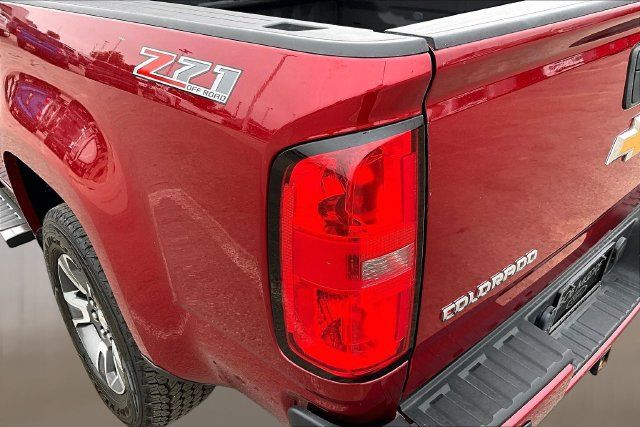 Used 2017 Chevrolet Colorado Z71 AWD/4WD image 29