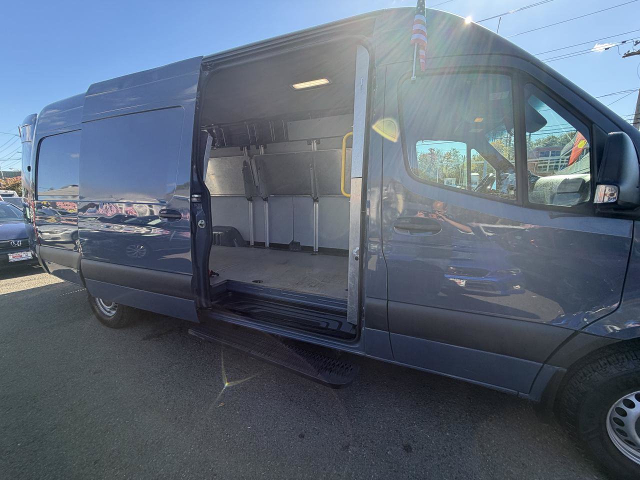 Used 2021 Mercedes-Benz Sprinter 2500 image 16