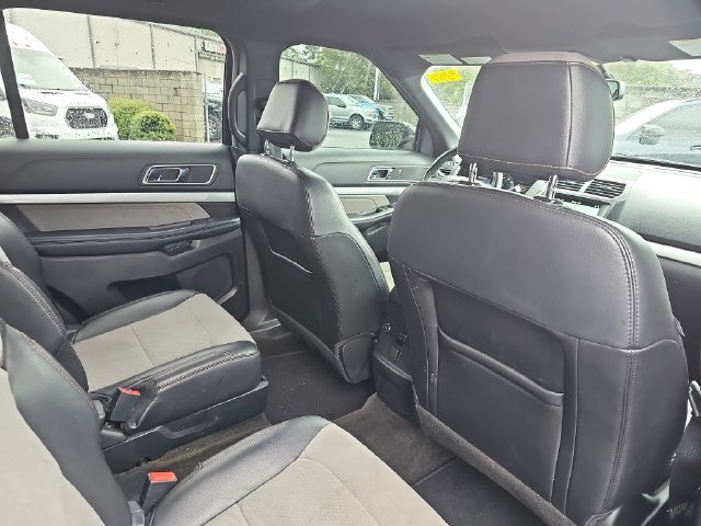 Used 2017 Ford Explorer XLT w/ Equipment Group 202A AWD/4WD image 11