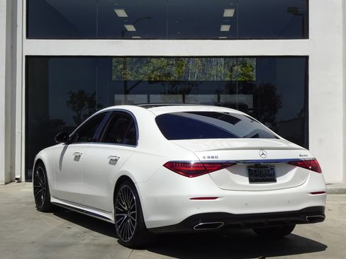 Used 2021 Mercedes-Benz S 580 4MATIC Sedan w/ AMG Line image 4