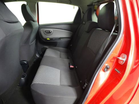 Used 2015 Toyota Yaris L image 10