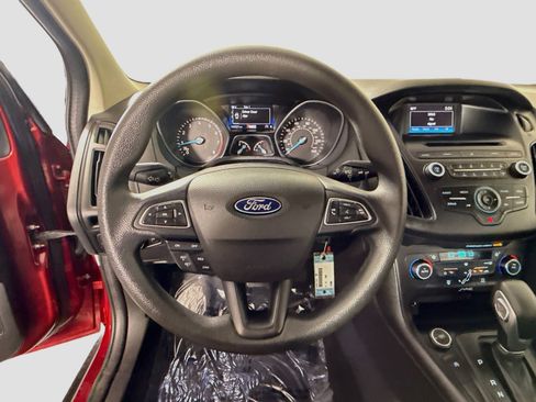 Used 2017 Ford Focus SE FWD image 13