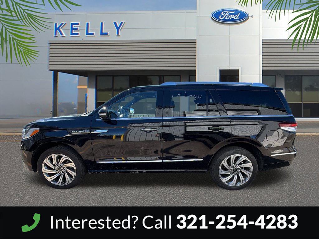 Used 2023 Lincoln Navigator Reserve RWD image 2