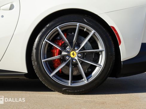 Used 2022 Ferrari 812 GTS RWD image 10