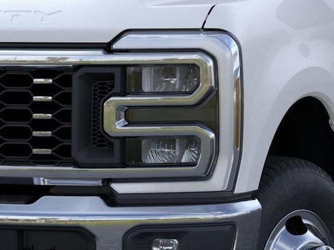 New 2026 Ford F350 Lariat AWD/4WD image 18