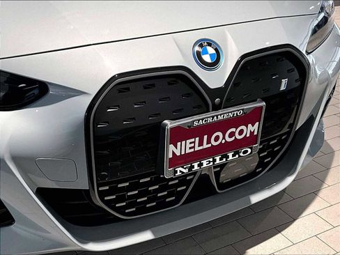 Used 2022 BMW i4 eDrive40 w/ M Sport Package image 32