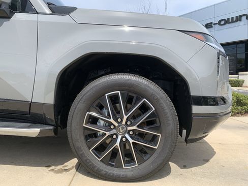 Certified 2026 Lexus GX 550 w/ Accessory Package (ZB) AWD/4WD image 13
