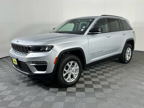 Used 2023 Jeep Grand Cherokee Limited AWD/4WD image 4