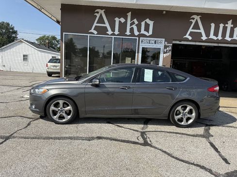 Used 2016 Ford Fusion SE FWD image 5