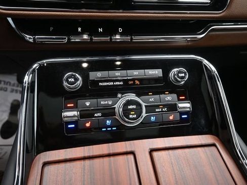 Certified 2023 Lincoln Navigator Reserve AWD/4WD image 18