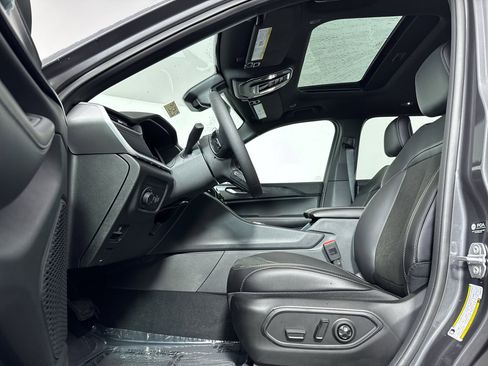 New 2025 Jeep Grand Cherokee Altitude image 4